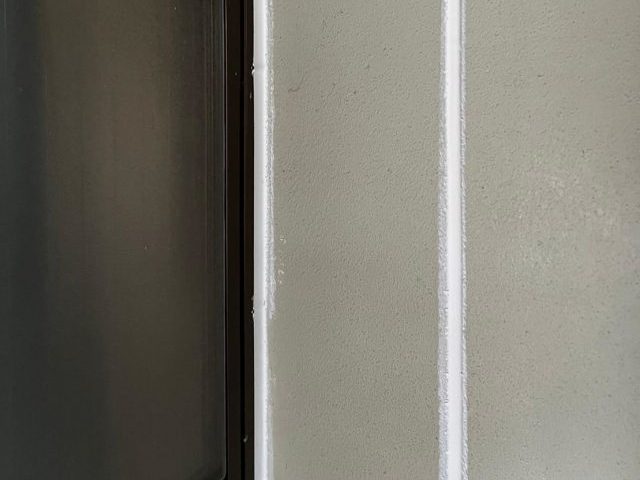 明石市で充填後ヘラやコテ押さえたシール箇所